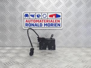 Gebruikte Achterklep Slotmechaniek Porsche Cayman Prijs € 45,00 Margeregeling aangeboden door Automaterialen Ronald Morien B.V.