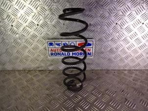 Gebruikte Veerschroef achter Volkswagen Golf VII (AUA) 1.6 TDI BMT 16V Prijs € 19,00 Margeregeling aangeboden door Automaterialen Ronald Morien B.V.