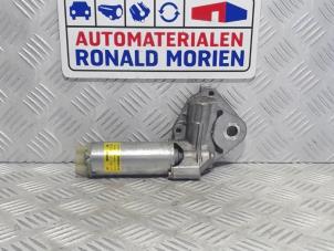 Gebruikte Stoelmotor Volkswagen Phaeton (3D) 3.2 V6 30V Prijs € 39,00 Margeregeling aangeboden door Automaterialen Ronald Morien B.V.