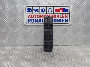 Gebruikte Ruit schakelaar elektrisch Opel Frontera (6B) 2.2i 16V Prijs € 20,00 Margeregeling aangeboden door Automaterialen Ronald Morien B.V.