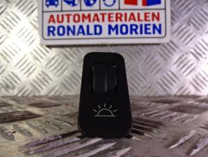 Gebruikte Schakelaar Licht Peugeot 206 (2A/C/H/J/S) 1.4 XR,XS,XT,Gentry Prijs € 12,50 Margeregeling aangeboden door Automaterialen Ronald Morien B.V.
