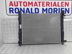 Gebruikte Radiateur Dacia Sandero II 1.0 Sce 12V Prijs € 49,00 Margeregeling aangeboden door Automaterialen Ronald Morien B.V.