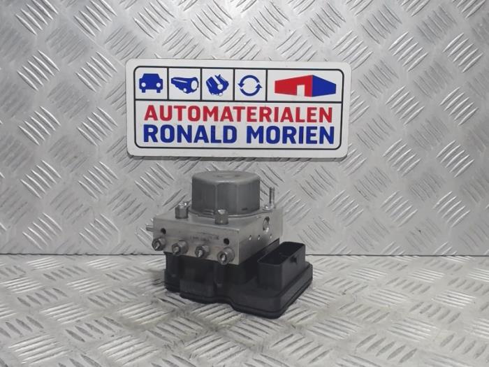 ABS Pomp van een Dacia Sandero II 1.0 Sce 12V 2018