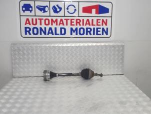 Gebruikte Aandrijfas links-voor Volkswagen T-Roc 1.6 TDI BMT 16V Prijs € 75,00 Margeregeling aangeboden door Automaterialen Ronald Morien B.V.