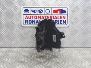 Gebruikte Portierslot Mechaniek 4Deurs rechts-voor Volkswagen Touran (1T3) 1.6 TDI 16V Prijs € 30,00 Margeregeling aangeboden door Automaterialen Ronald Morien B.V.