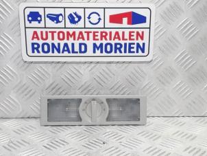 Gebruikte Binnenverlichting achter Volkswagen Amarok Prijs € 10,00 Margeregeling aangeboden door Automaterialen Ronald Morien B.V.