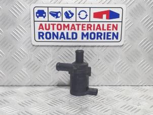 Gebruikte Extra waterpomp Volkswagen Amarok Prijs € 45,00 Margeregeling aangeboden door Automaterialen Ronald Morien B.V.