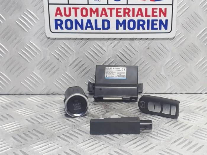 Gebruikte Module keyless vehicle Mazda 6 (GJ/GH/GL) 2.2 SkyActiv-D 150 16V Prijs € 65,00 Margeregeling aangeboden door Automaterialen Ronald Morien B.V.