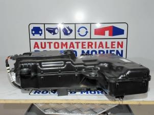 Gebruikte Adblue tank Volkswagen Transporter/Caravelle T6 2.0 TDI Prijs € 332,75 Inclusief btw aangeboden door Automaterialen Ronald Morien B.V.