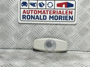 Gebruikte Binnenverlichting achter Ford C-Max (DXA) 1.6 Ti-VCT 16V Prijs € 16,50 Margeregeling aangeboden door Automaterialen Ronald Morien B.V.