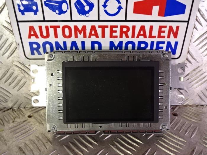 Gebruikte Display Multi Media regelunit Volvo V40 (MV) 1.6 D2 Prijs € 75,00 Margeregeling aangeboden door Automaterialen Ronald Morien B.V.