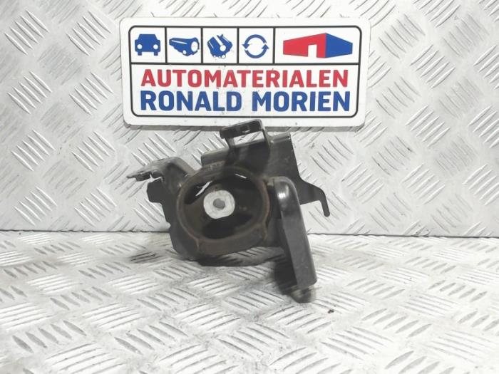 Gebruikte Motorrubber Toyota Avensis (T27) 1.8 16V VVT-i Prijs € 50,00 Margeregeling aangeboden door Automaterialen Ronald Morien B.V.
