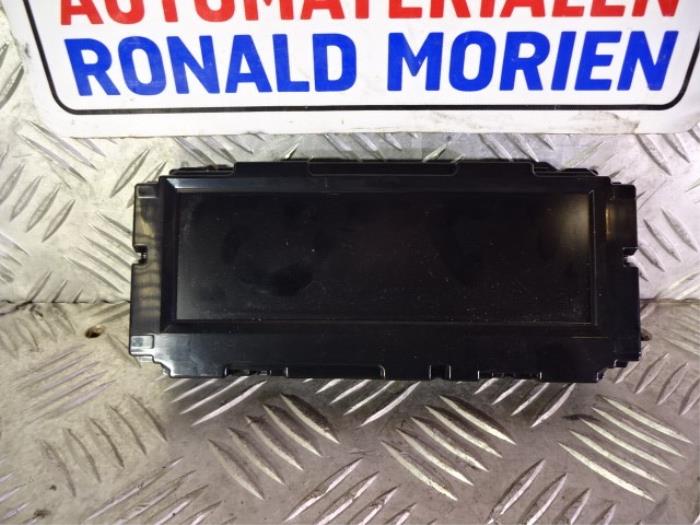 Gebruikte Display Interieur Opel Astra J (PC6/PD6/PE6/PF6) 1.6 16V Ecotec Prijs € 15,00 Margeregeling aangeboden door Automaterialen Ronald Morien B.V.
