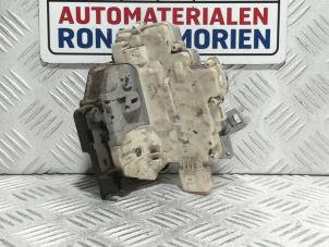 Gebruikte Slotmechaniek Portier 4Deurs rechts-achter Audi Q7 (4LB) Prijs € 39,00 Margeregeling aangeboden door Automaterialen Ronald Morien B.V.