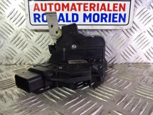 Gebruikte Slotmechaniek Portier 4Deurs rechts-voor Ford Mondeo IV Wagon 2.0 16V Prijs € 40,00 Margeregeling aangeboden door Automaterialen Ronald Morien B.V.