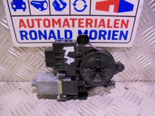 Gebruikte Raammotor Portier Skoda Karoq Prijs € 25,00 Margeregeling aangeboden door Automaterialen Ronald Morien B.V.