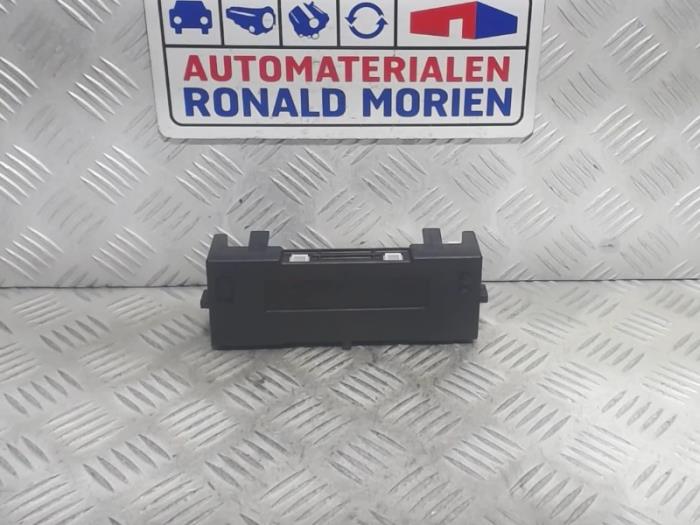 Gebruikte Display Interieur Renault Clio III (BR/CR) 1.2 16V 75 Prijs € 24,80 Margeregeling aangeboden door Automaterialen Ronald Morien B.V.