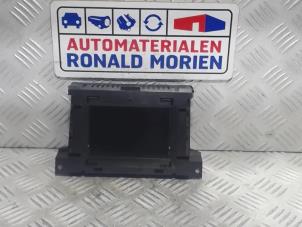 Gebruikte Display Multi Media regelunit Opel Astra H GTC (L08) 1.4 16V Twinport Prijs € 62,00 Margeregeling aangeboden door Automaterialen Ronald Morien B.V.