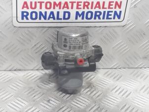 Gebruikte Vacuumpomp Rembekrachtiging Skoda Karoq Prijs € 35,00 Margeregeling aangeboden door Automaterialen Ronald Morien B.V.