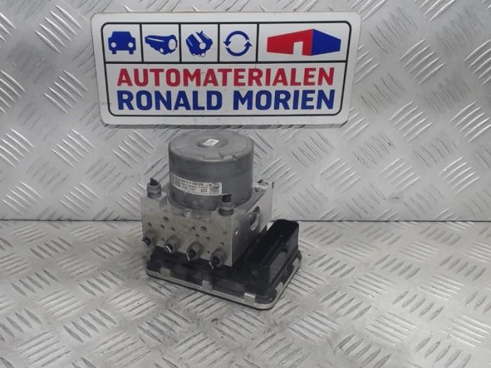 Gebruikte ABS Pomp Volkswagen Golf VII (AUA) 1.6 TDI BMT 16V Prijs € 55,00 Margeregeling aangeboden door Automaterialen Ronald Morien B.V.