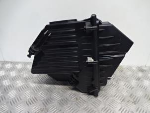 Gebruikte Luchtfilterhuis Landrover Discovery Sport (LC) 2.2 sd4 16V Prijs € 75,00 Margeregeling aangeboden door Automaterialen Ronald Morien B.V.