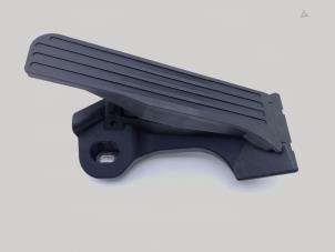 Gebruikte Gaspedaalpositie Sensor Volkswagen Caddy III (2KA,2KH,2CA,2CH) 2.0 SDI Prijs € 15,00 Margeregeling aangeboden door Automaterialen Ronald Morien B.V.