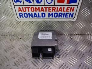 Gebruikte Voetganger Crash sensor Volvo V40 (MV) 2.0 D2 16V Prijs € 75,00 Margeregeling aangeboden door Automaterialen Ronald Morien B.V.