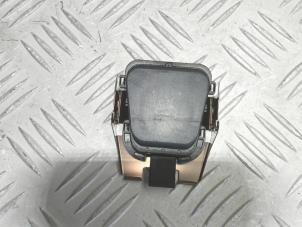 Gebruikte Sensor regen Citroen C4 Spacetourer (3D/3E) 1.6 BlueHDI 120 Prijs € 25,00 Margeregeling aangeboden door Automaterialen Ronald Morien B.V.