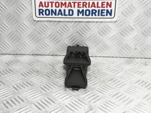 Gebruikte Sensor Remassistent Volvo V40 (MV) 1.6 D2 Prijs € 15,00 Margeregeling aangeboden door Automaterialen Ronald Morien B.V.