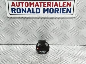 Gebruikte Airbag schakelaar Opel Mokka/Mokka X 1.4 Turbo 16V 4x2 Prijs € 10,00 Margeregeling aangeboden door Automaterialen Ronald Morien B.V.