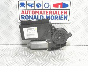 Gebruikte Raammotor Portier Volkswagen Phaeton (3D) 5.0 V10 TDI 4Motion Prijs € 49,00 Margeregeling aangeboden door Automaterialen Ronald Morien B.V.