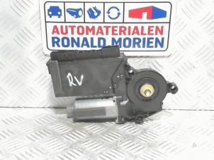 Gebruikte Raammotor Portier Volkswagen Phaeton (3D) 5.0 V10 TDI 4Motion Prijs € 49,00 Margeregeling aangeboden door Automaterialen Ronald Morien B.V.