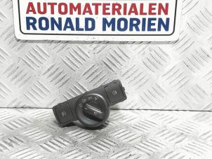 Gebruikte Schakelaar Licht Volkswagen Phaeton (3D) 5.0 V10 TDI 4Motion Prijs € 25,00 Margeregeling aangeboden door Automaterialen Ronald Morien B.V.