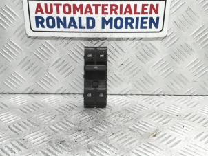 Gebruikte Raam schakelaar elektrisch Volkswagen Touareg (7LA/7L6) 2.5 TDI R5 Prijs € 10,00 Margeregeling aangeboden door Automaterialen Ronald Morien B.V.
