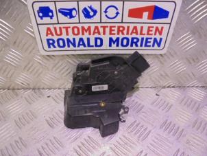 Gebruikte Portierslot Mechaniek 4Deurs rechts-voor Ford Focus 2 2.0 16V Prijs € 39,00 Margeregeling aangeboden door Automaterialen Ronald Morien B.V.