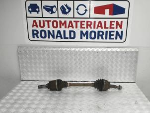 Gebruikte Steekas links-voor Opel Vivaro A Combi 2.0 CDTI Prijs € 65,00 Margeregeling aangeboden door Automaterialen Ronald Morien B.V.