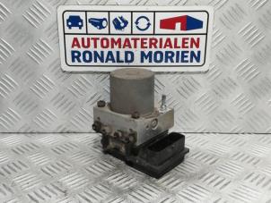 Gebruikte ABS Pomp Opel Vivaro A Combi 2.0 CDTI Prijs € 99,00 Margeregeling aangeboden door Automaterialen Ronald Morien B.V.