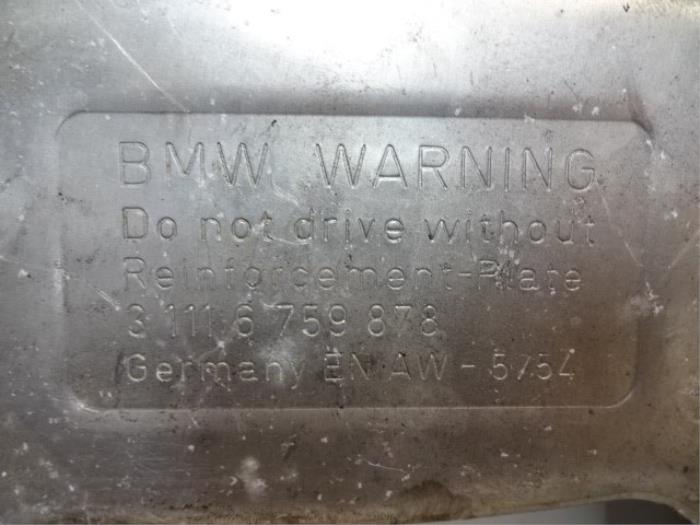 Beschermplaat bodem van een BMW 5 serie (E60) 525d 24V 2008