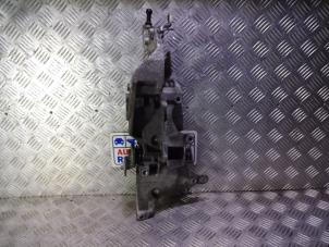 Gebruikte Dynamosteun boven Volkswagen Touran (1T3) 1.6 TDI 16V Prijs € 25,00 Margeregeling aangeboden door Automaterialen Ronald Morien B.V.