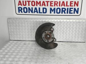 Gebruikte Fusee rechts-voor Volkswagen Transporter T5 1.9 TDi Prijs € 55,00 Margeregeling aangeboden door Automaterialen Ronald Morien B.V.