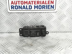 Gebruikte Spiegel Schakelaar Nissan Juke (F15) Prijs € 29,00 Margeregeling aangeboden door Automaterialen Ronald Morien B.V.