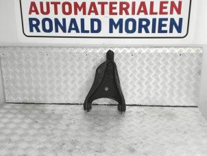 Gebruikte Draagarm links-voor Renault Twingo II (CN) 1.5 dCi 90 FAP Prijs € 25,00 Margeregeling aangeboden door Automaterialen Ronald Morien B.V.