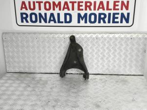 Gebruikte Draagarm rechts-voor Renault Twingo II (CN) 1.5 dCi 90 FAP Prijs € 25,00 Margeregeling aangeboden door Automaterialen Ronald Morien B.V.