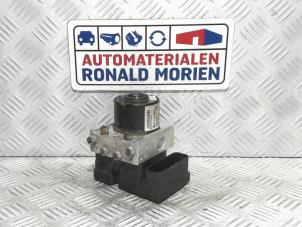 Gebruikte ABS Pomp Renault Twingo II (CN) 1.5 dCi 90 FAP Prijs € 65,00 Margeregeling aangeboden door Automaterialen Ronald Morien B.V.