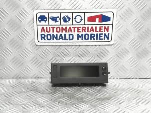 Gebruikte Display Interieur Renault Twingo II (CN) 1.5 dCi 90 FAP Prijs € 49,00 Margeregeling aangeboden door Automaterialen Ronald Morien B.V.