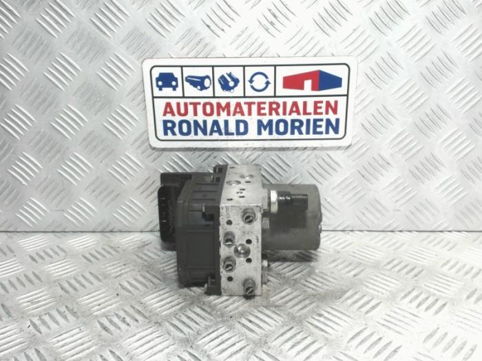 Gebruikte ABS Pomp Volkswagen Phaeton (3D) 4.2 V8 40V 4Motion Prijs € 95,00 Margeregeling aangeboden door Automaterialen Ronald Morien B.V.