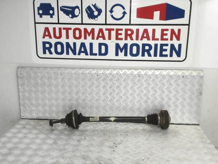 Gebruikte Aandrijfas links-achter Volkswagen Phaeton (3D) 4.2 V8 40V 4Motion Prijs € 65,00 Margeregeling aangeboden door Automaterialen Ronald Morien B.V.