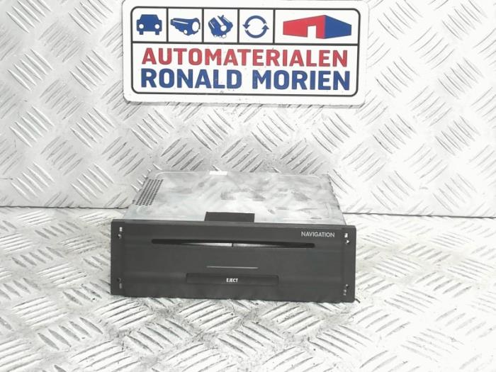 Navigatie Module van een Volkswagen Phaeton (3D) 4.2 V8 40V 4Motion 2004