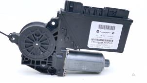 Gebruikte Motor electrisch raam Volkswagen Phaeton (3D) 4.2 V8 40V 4Motion Prijs € 45,00 Margeregeling aangeboden door Automaterialen Ronald Morien B.V.