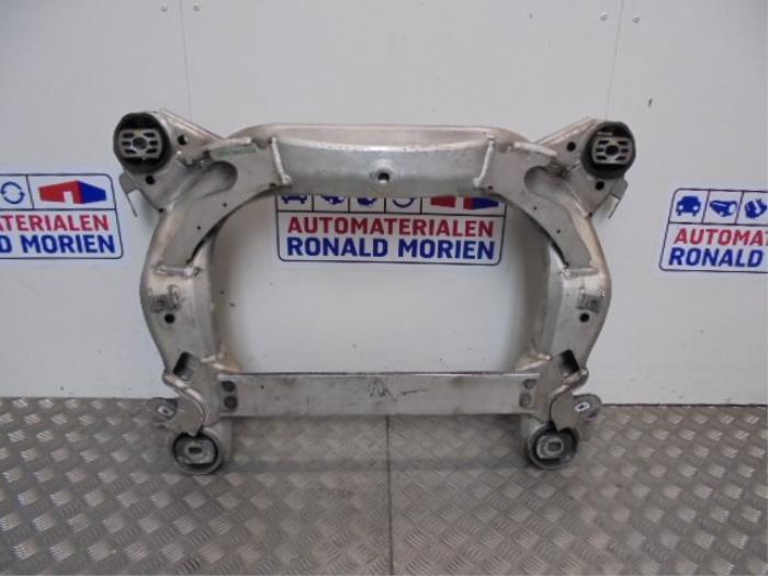 Gebruikte Subframe Volkswagen Phaeton (3D) 4.2 V8 40V 4Motion Prijs € 95,00 Margeregeling aangeboden door Automaterialen Ronald Morien B.V.